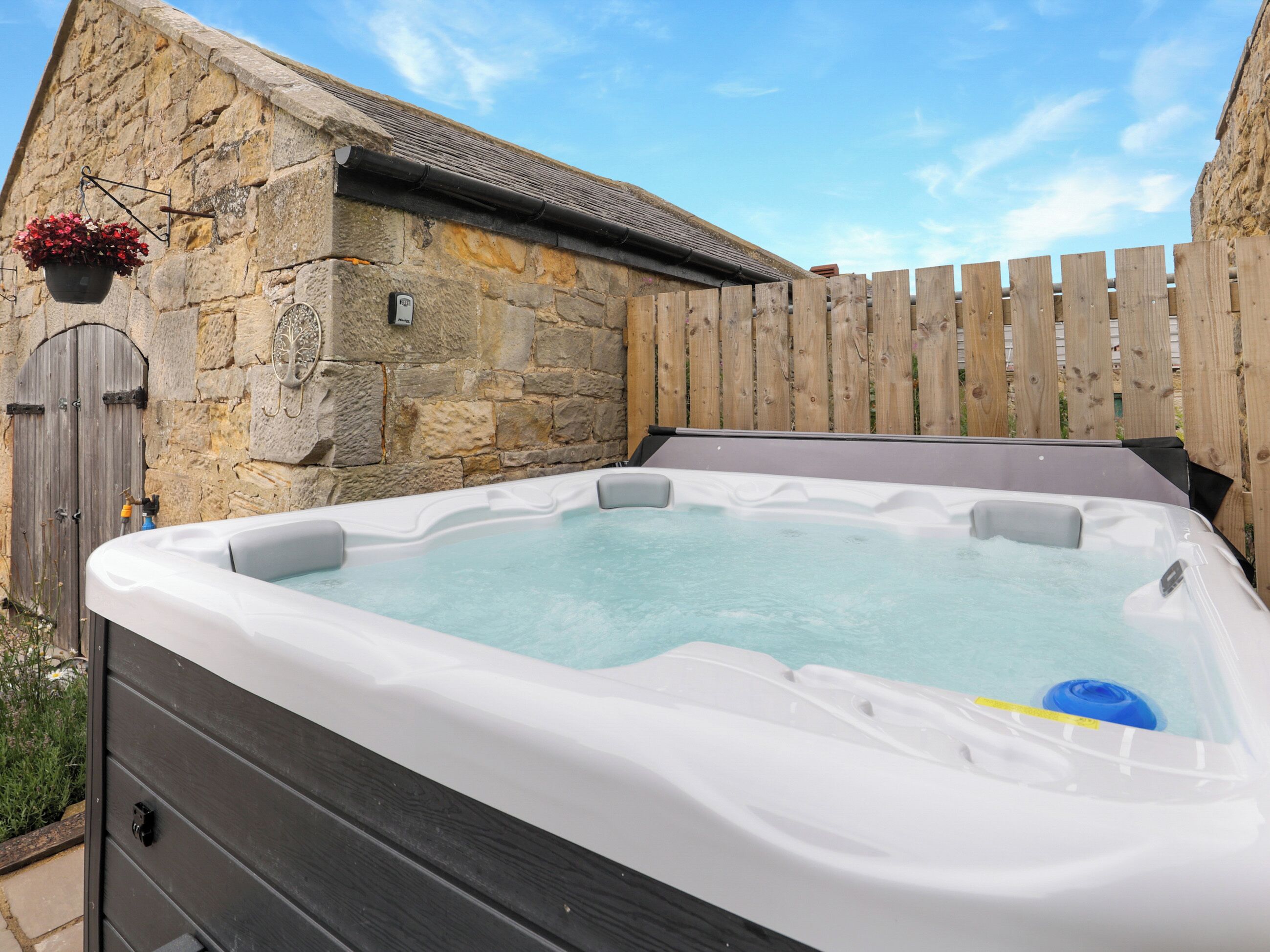 Tina de hidromasaje al aire libre