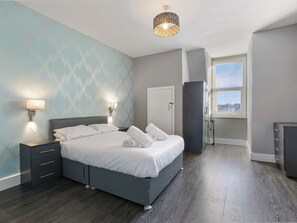 Room - 4 bedroom accommodation in Whitley Bay (Whitley Bay)