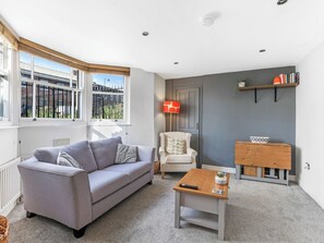 Living area - 2 bedroom accommodation in Newcastle Upon Tyne (Newcastle Upon Tyne)