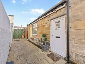 Property grounds - 1 bedroom accommodation in Durham (Durham)