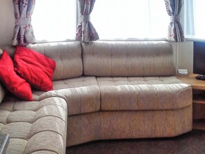 Living area - 2 bedroom accommodation in Wisemans Bridge (Wisemans Bridge)