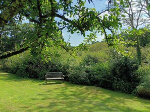 Property grounds - 2 bedroom accommodation in Wisemans Bridge (Wisemans Bridge)