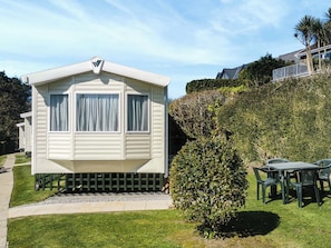 Outdoor dining - 2 bedroom accommodation in Wisemans Bridge (Wisemans Bridge)