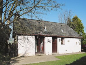 Exterior - An ideal retreat, surrounded by farmland, rolling hills and scenic views. (Bryn Saith Marchog, near Ruthin)