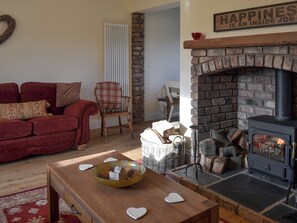 TV, fireplace - 4 bedroom accommodation in Primrose Valley, near Filey (Primrose Valley, near Filey)