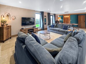 TV - A fabulous single-storey barn conversion in the village of Flixton. (Flixton, near Filey)