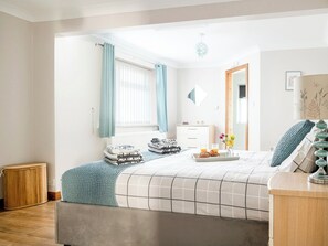 Free WiFi - 3 bedroom accommodation in Benllech (Benllech)