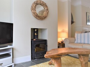 TV, fireplace - 4 bedroom accommodation in Fowey (Fowey)