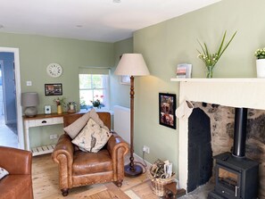 TV, fireplace - Abbeymill Farm Cottage (Haddington, near Edinburgh)