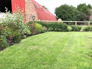Property grounds - Abbeymill Farm Cottage (Haddington, near Edinburgh)