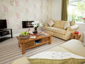 Living area - 2 bedroom accommodation in Keswick (Keswick)