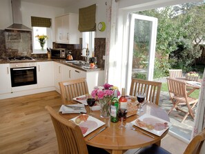 Dishwasher, highchair - 2 bedroom accommodation in Keswick (Keswick)