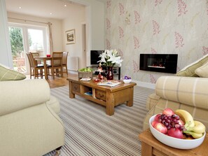 Dining - 2 bedroom accommodation in Keswick (Keswick)