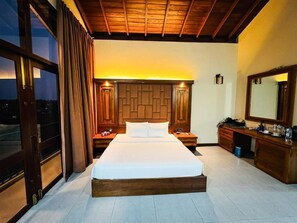 Deluxe Double or Twin Room, Balcony, Canal View | Desk, laptop workspace, iron/ironing board, free WiFi - LeisureO Hotel and Spa Negombo (Negombo)