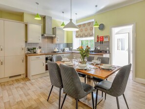 Dishwasher, high chair - 3 bedroom accommodation in Keswick (Keswick)