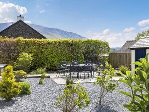 Outdoor dining - 4 bedroom accommodation in Threlkeld (Threlkeld)