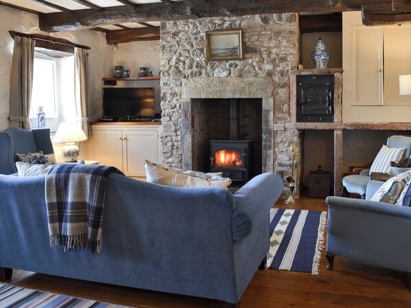 TV, fireplace - 2 bedroom accommodation in Branthwaite, near Caldbeck (Branthwaite, near Caldbeck)