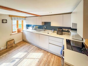 Dishwasher, high chair - 2 bedroom accommodation in Pooley Bridge (Pooley Bridge)