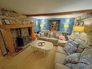 Fireplace - 2 bedroom accommodation in Pooley Bridge (Pooley Bridge)