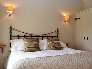 Free WiFi - Traditional detached Lakeland cottage. (Hesket Newmarket)
