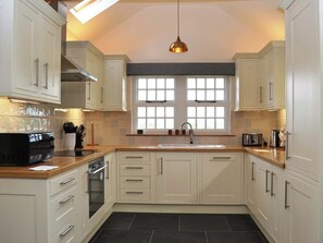 Private kitchen - Traditional detached Lakeland cottage. (Hesket Newmarket)