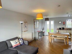 TV - 3 bedroom accommodation in Beadnell (Beadnell)