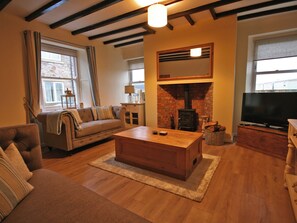 Fireplace - 3 bedroom accommodation in Seahouses (Seahouses)