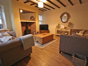 Fireplace - 3 bedroom accommodation in Seahouses (Seahouses)