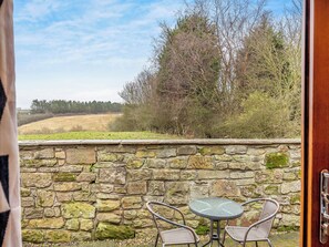 Outdoor dining - 1 bedroom accommodation in Red Row near Amble (Red Row near Amble)