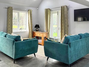 TV - 2 bedroom accommodation in Froggatt near Bakewell (Froggatt near Bakewell)