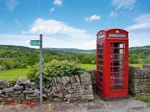 Property grounds - 2 bedroom accommodation in Whaley Bridge near Buxton (Whaley Bridge near Buxton)