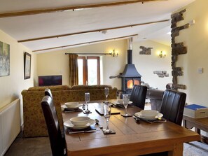Dining - 2 bedroom accommodation in Whaley Bridge near Buxton (Whaley Bridge near Buxton)
