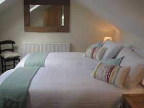 3 bedrooms, free WiFi - 3 bedroom accommodation in Bradwell (Bradwell)