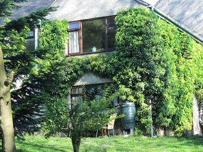 Exterior - 2 bedroom accommodation in Middleton by Wirksworth (Middleton by Wirksworth)