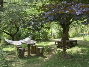 Property grounds - 2 bedroom accommodation in Middleton by Wirksworth (Middleton by Wirksworth)