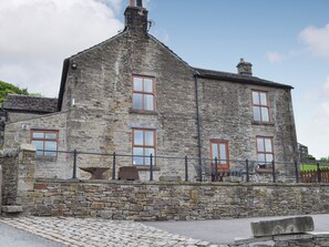 Exterior - 3 bedroom accommodation in Whaley Bridge near Buxton (Whaley Bridge near Buxton)