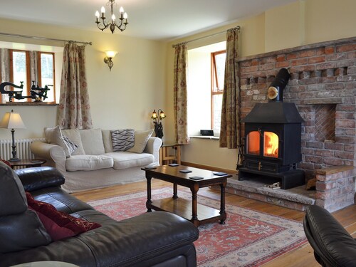 3 bedroom accommodation in Whaley Bridge near Buxton