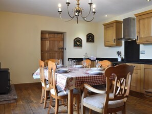 Dining - 3 bedroom accommodation in Whaley Bridge near Buxton (Whaley Bridge near Buxton)