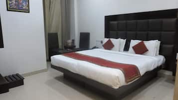Executive Double Room, City View | Desk, free WiFi