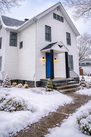 Exterior - 3-bedroom century lake house (Cortland)