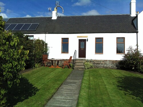 2 bedroom accommodation in Auchtermuchty near Cupar