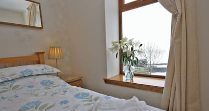 2 bedroom accommodation in Auchtermuchty near Cupar