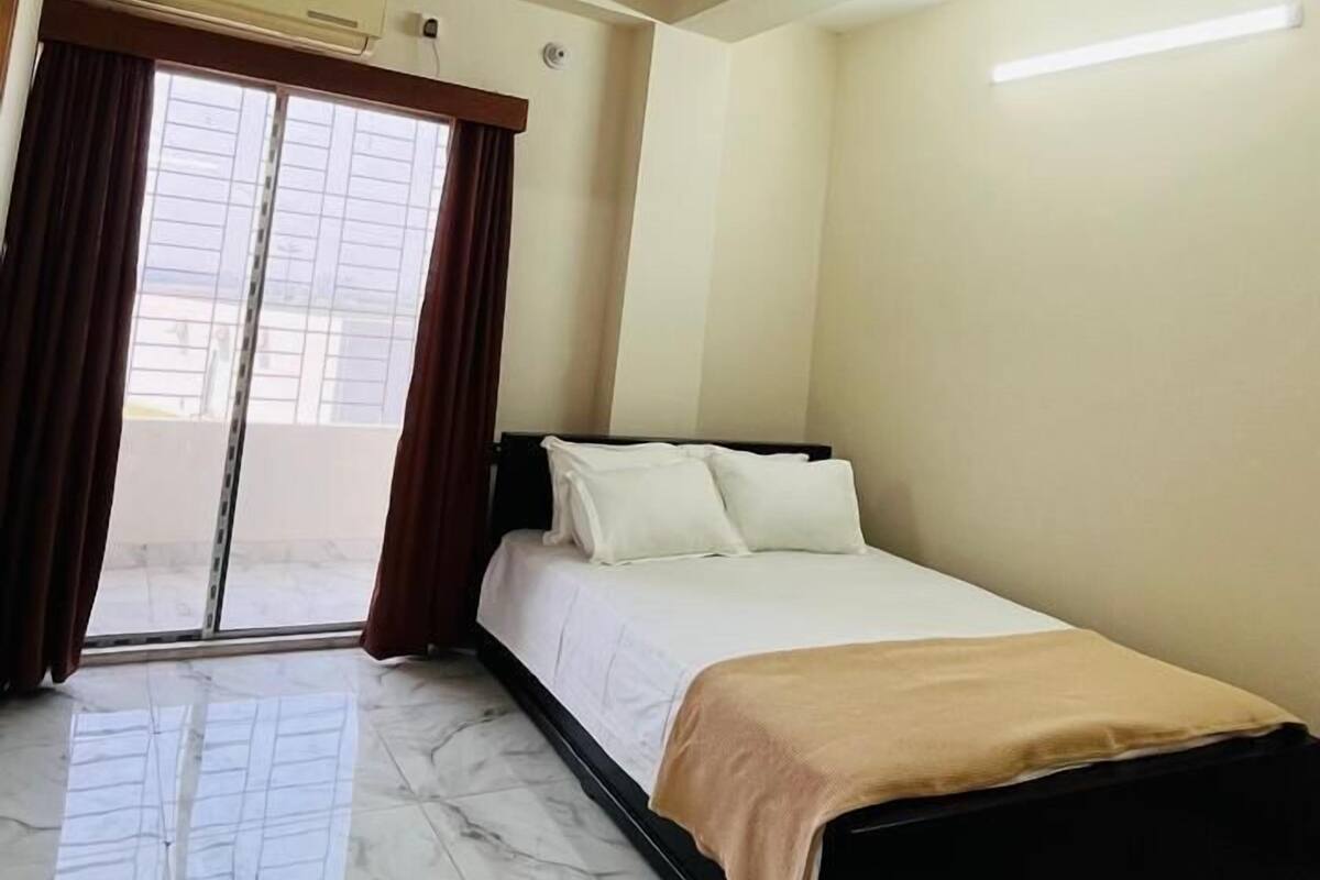 Kahden hengen deluxe-huone, parveke, kaupunkinäköala | Työpöytä, kannettavalle tietokoneelle sopiva työtila, ilmainen Wi-Fi