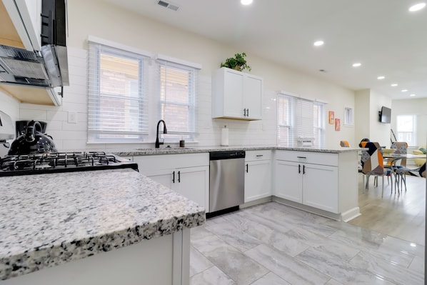 Fridge, microwave, stovetop, dishwasher - Modern Updates & Great Location! Detroit Duplex (Detroit)