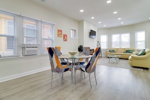 Dining - Modern Updates & Great Location! Detroit Duplex (Detroit)