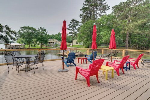 Private Hot Tub & Dock! Lakefront Log Cabin Oasis
