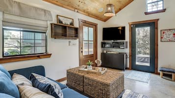 電視、DVD 播放機、乒乓球設施、書籍