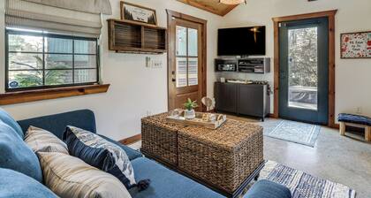 Private Hot Tub & Dock! Lakefront Log Cabin Oasis