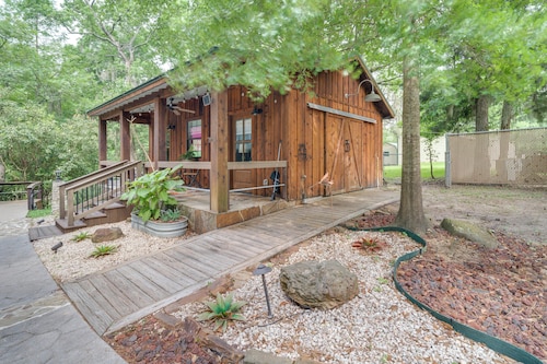 Private Hot Tub & Dock! Lakefront Log Cabin Oasis