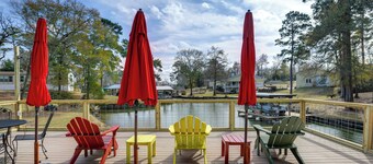 Private Hot Tub & Dock! Lakefront Log Cabin Oasis